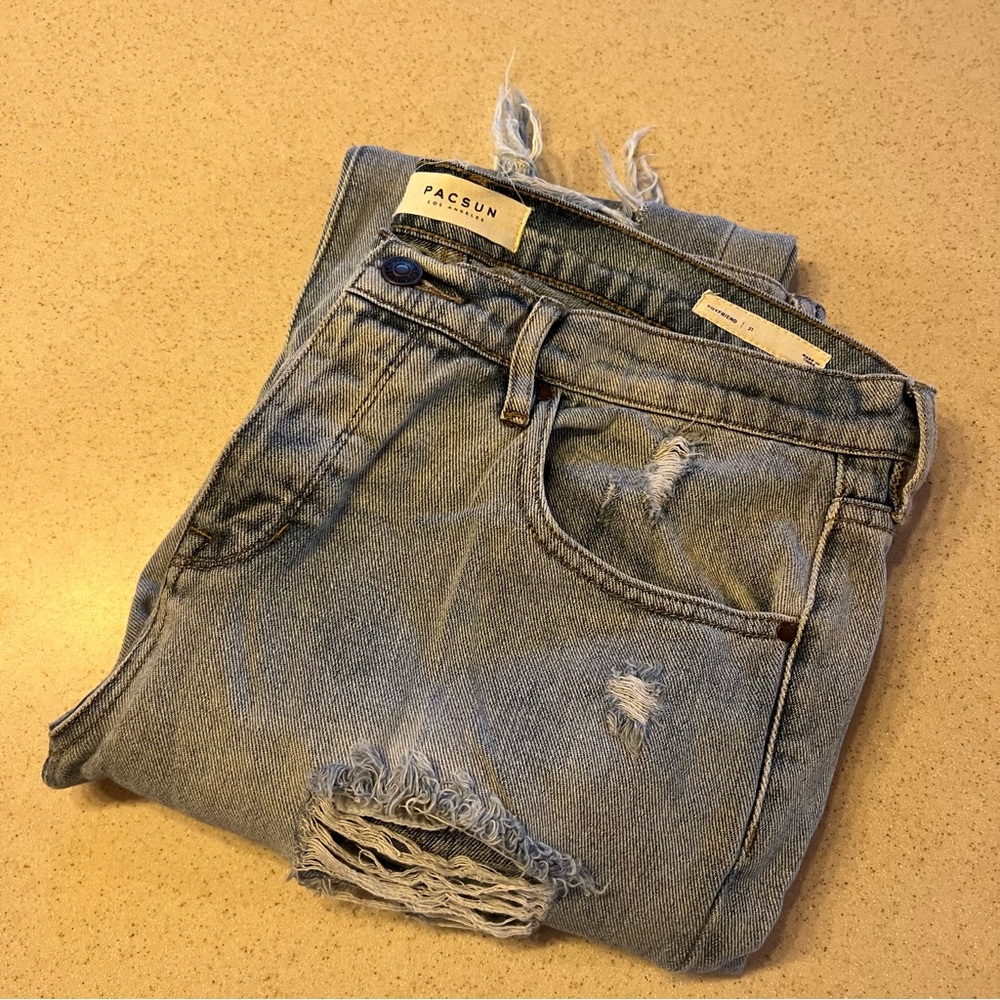 Pacsun super distressed boyfriend jeans in size 31